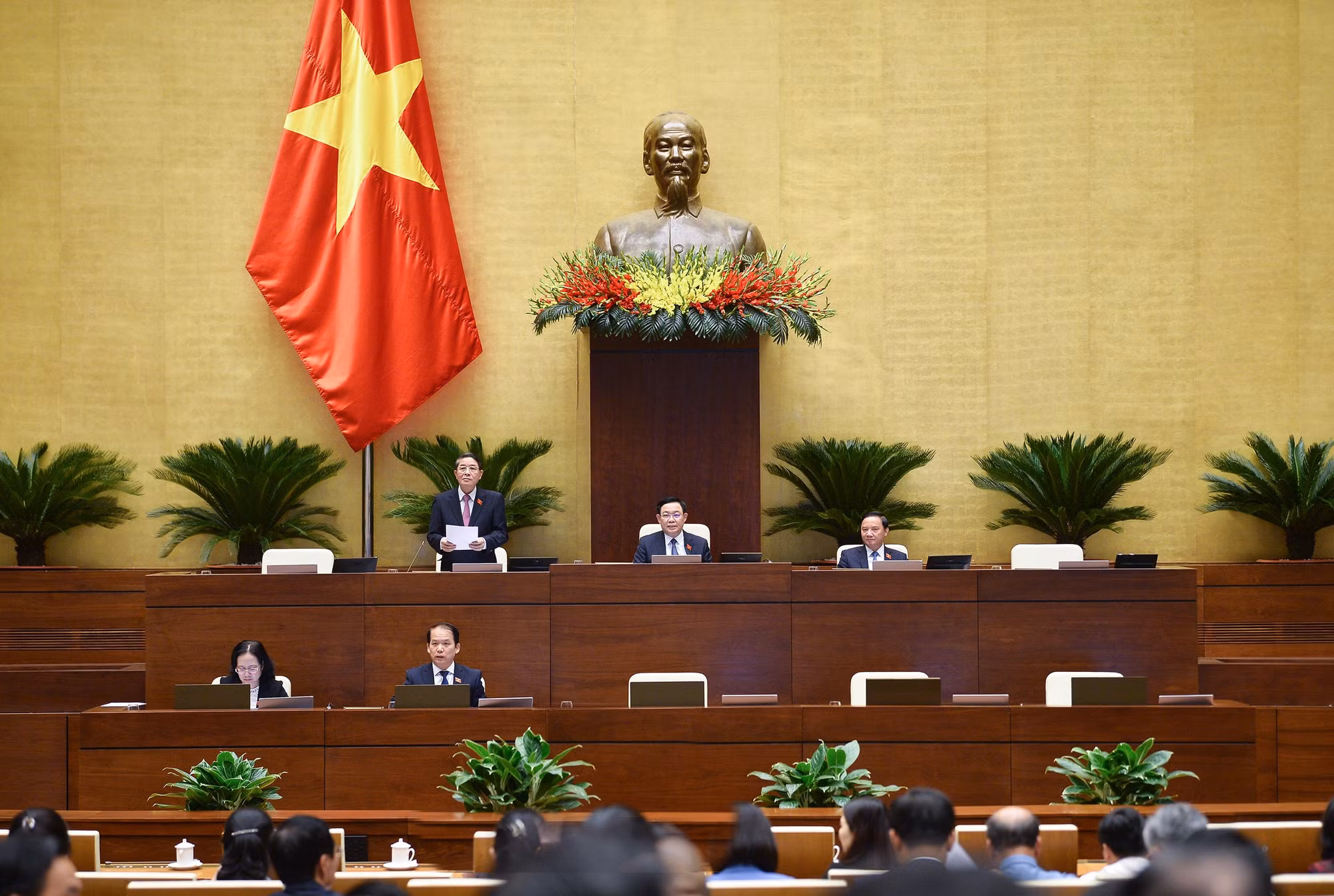 Tăng lương cơ sở lên 1,8 triệu đồng từ 1/7/2023 -0