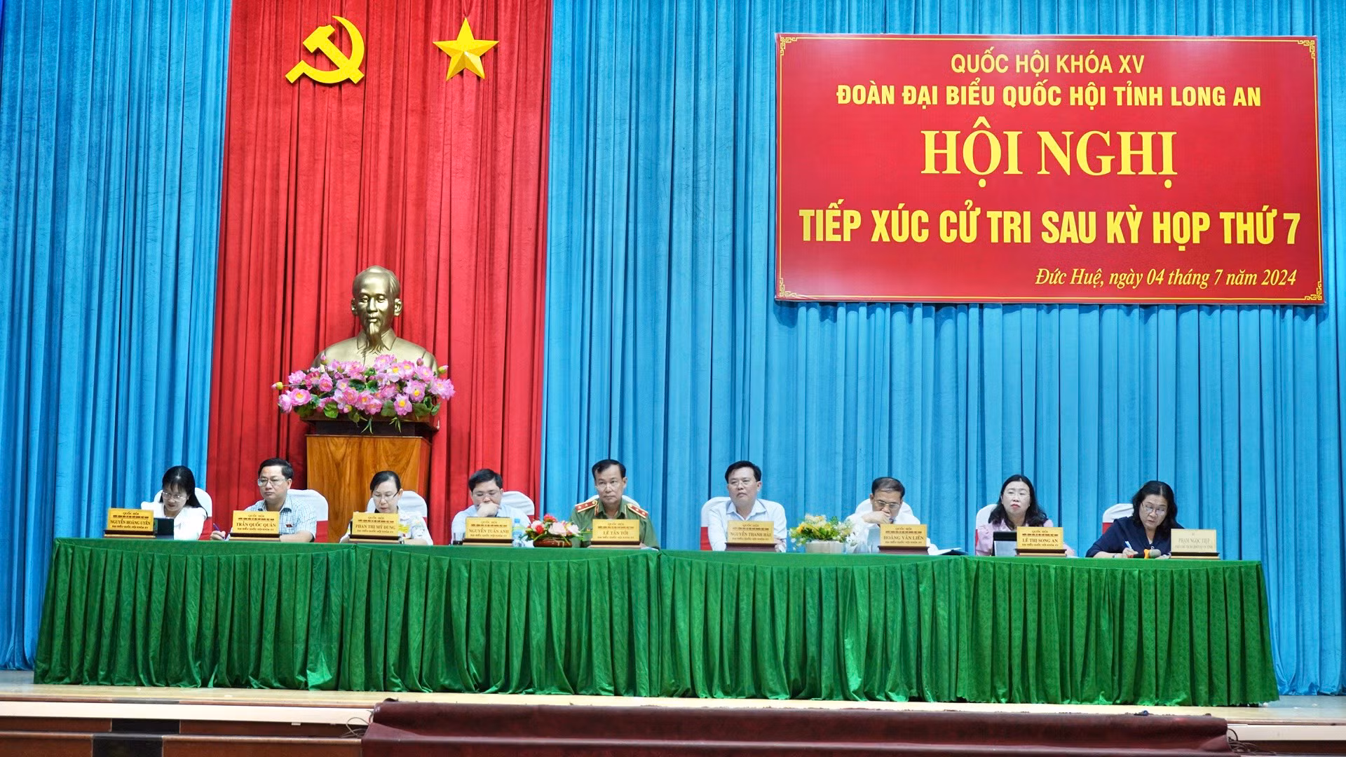 Đồng chí Lê Tấn Tới tiếp xúc cử tri 2 huyện Đức Huệ, Tân Thạnh -0