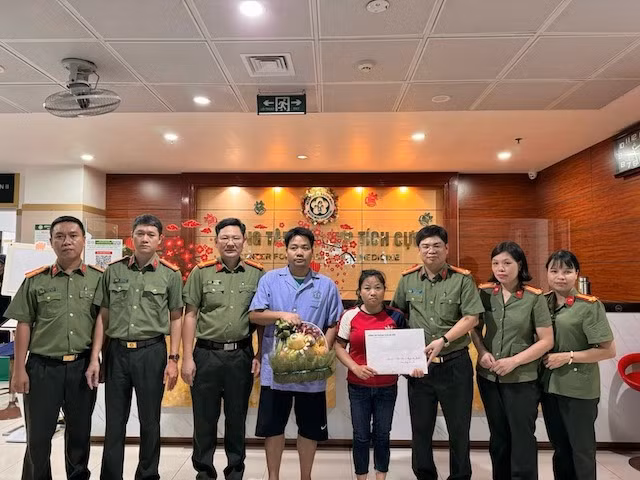 Ấm áp nghĩa tình đồng đội -0