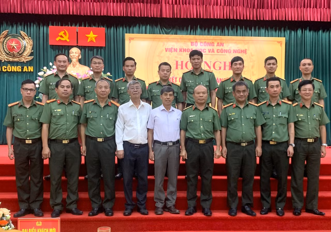 Chủ động nghiên cứu, phát triển các sản phẩm mới có tính ứng dụng cao trong công tác nghiệp vụ Công an -0