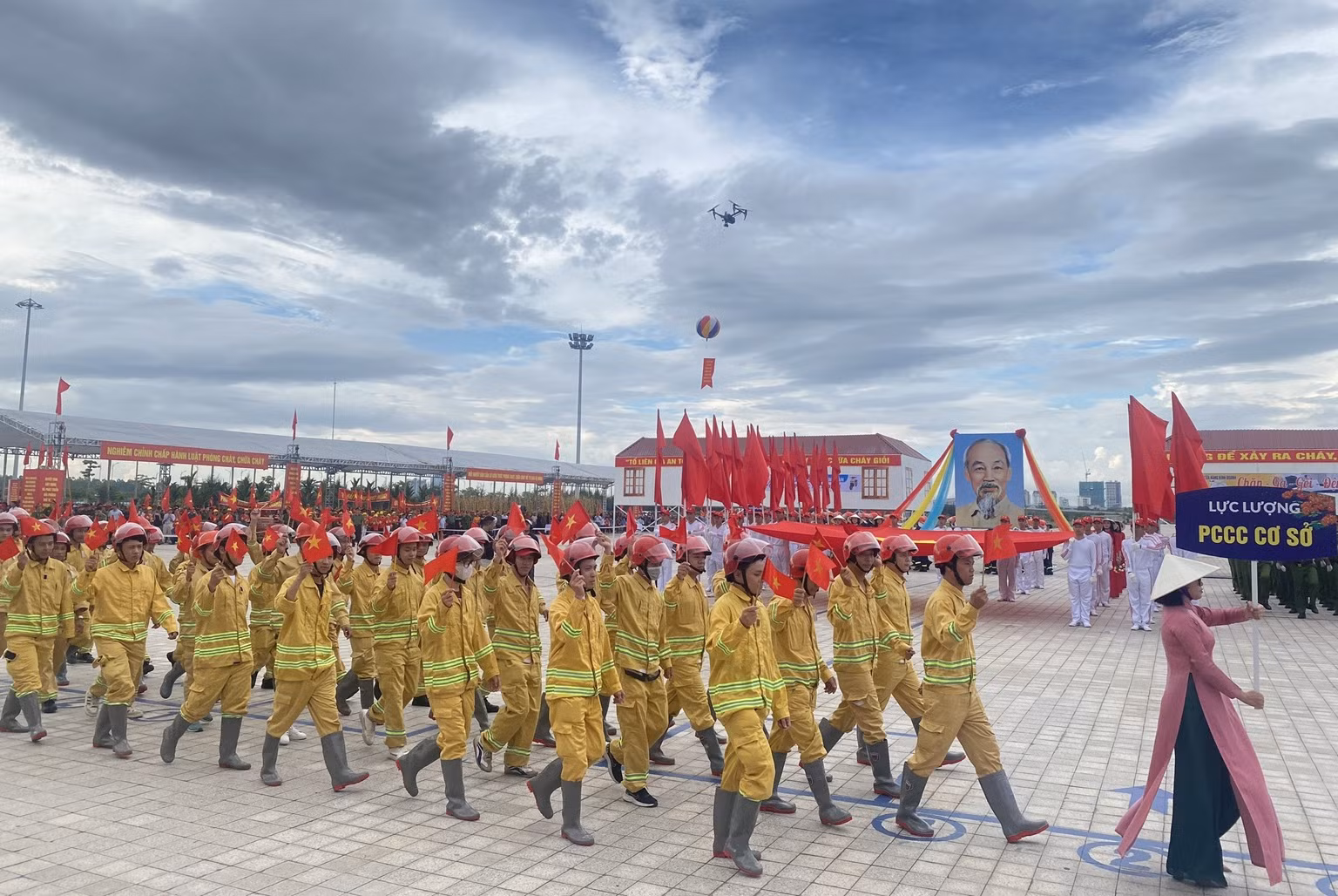 Khai mạc vòng chung kết Hội thi nghiệp vụ chữa cháy và cứu nạn, cứu hộ “Tổ liên gia an toàn PCCC” toàn quốc năm 2024 -0