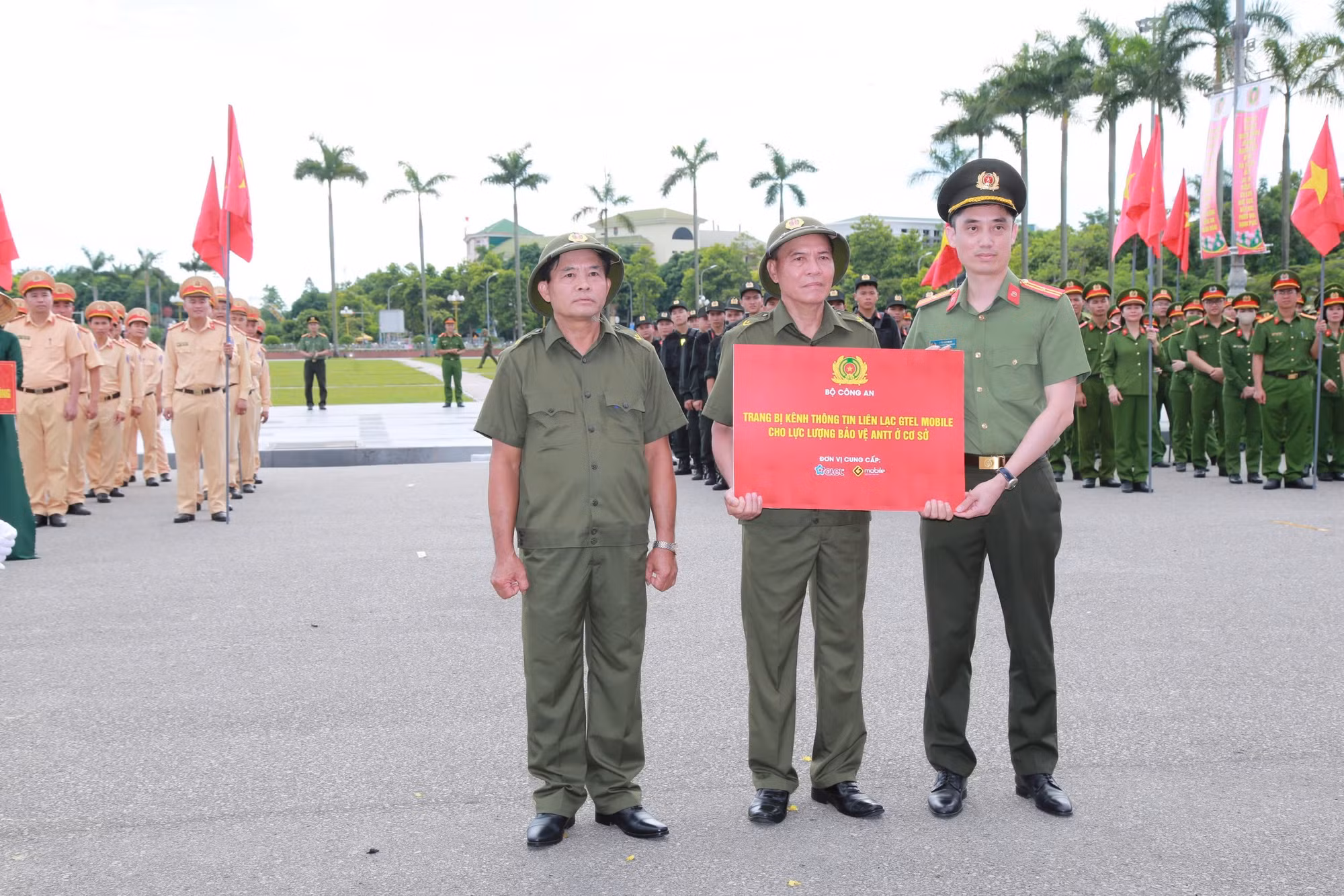 Bộ trưởng Lương Tam Quang: Lực lượng tham gia bảo vệ an ninh, trật tự ở cơ sở phải nỗ lực hết mình, khắc phục khó khăn để hoàn thành xuất sắc mọi nhiệm vụ -0