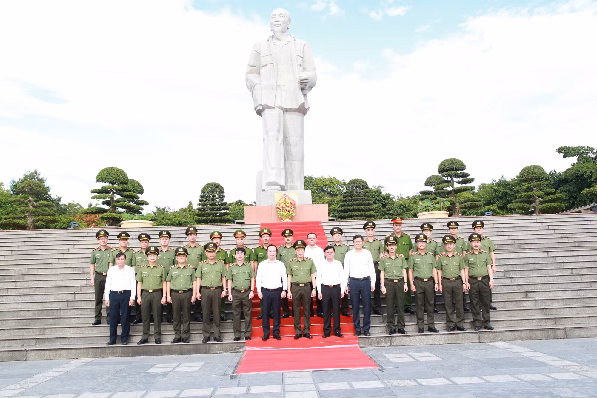 Bộ trưởng Lương Tam Quang: Lực lượng tham gia bảo vệ an ninh, trật tự ở cơ sở phải nỗ lực hết mình, khắc phục khó khăn để hoàn thành xuất sắc mọi nhiệm vụ -0