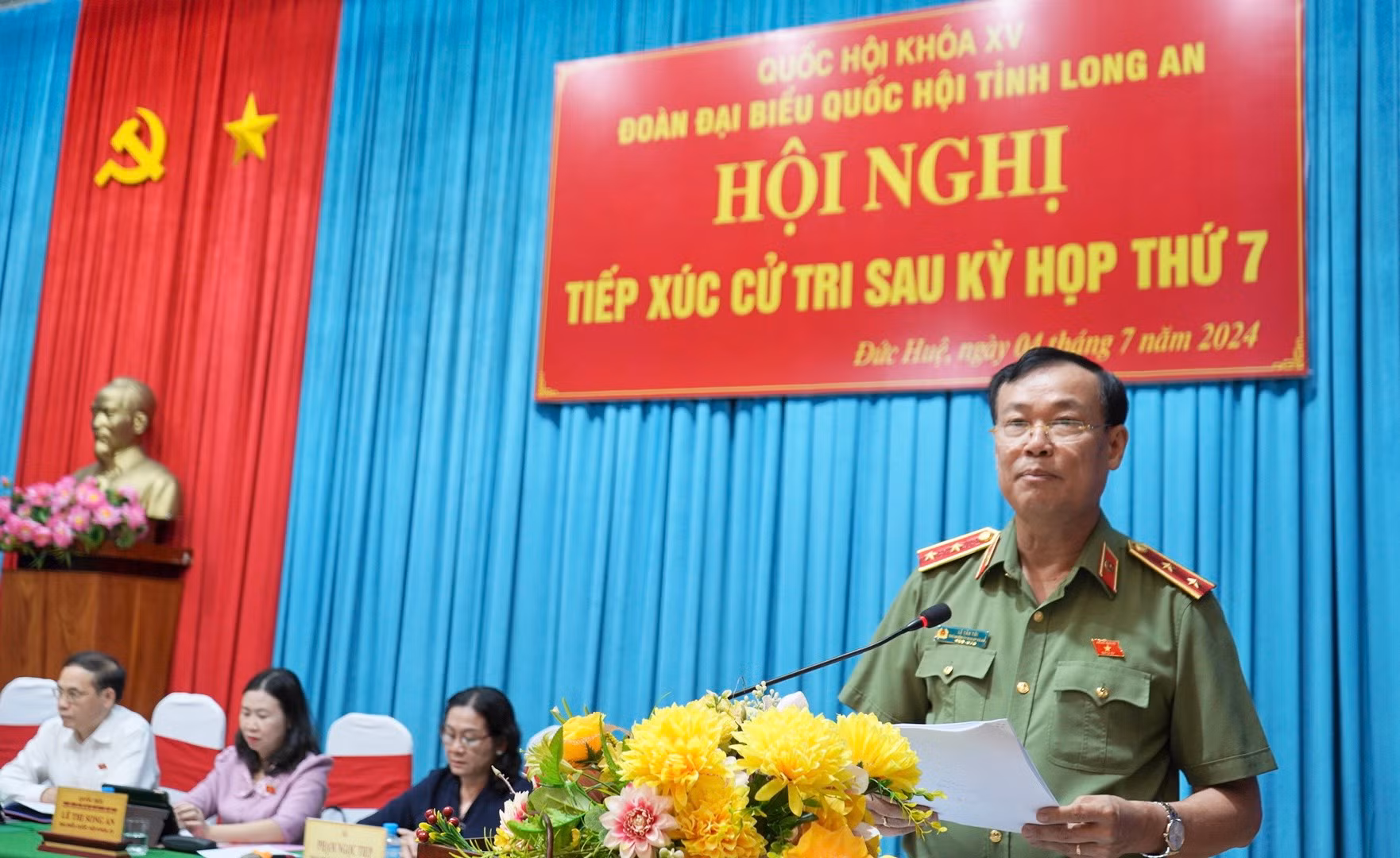 Đồng chí Lê Tấn Tới tiếp xúc cử tri 2 huyện Đức Huệ, Tân Thạnh -0