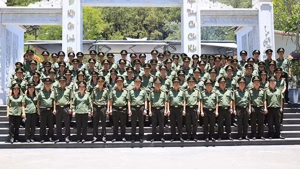 Tri ân các Anh hùng liệt sĩ và viếng mộ Đại tướng Võ Nguyên Giáp