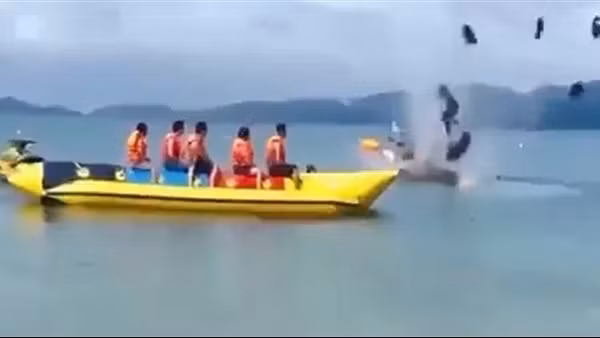 Mô tô nước phát nổ khi đang phục vụ du khách trên biển Cô Tô
