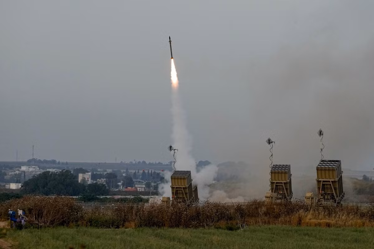 Hezbollah nã hơn 200 rocket vào Israel -0