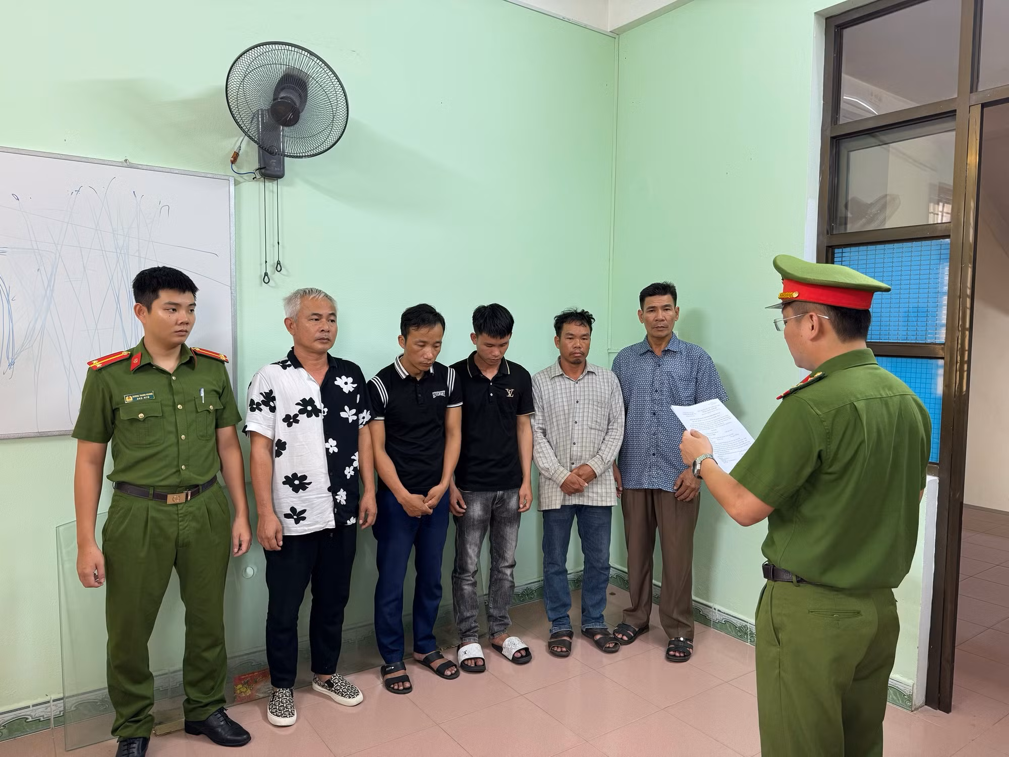 Triệt xóa đường dây cá cược bóng đá với số tiền giao dịch 30 tỷ đồng -0
