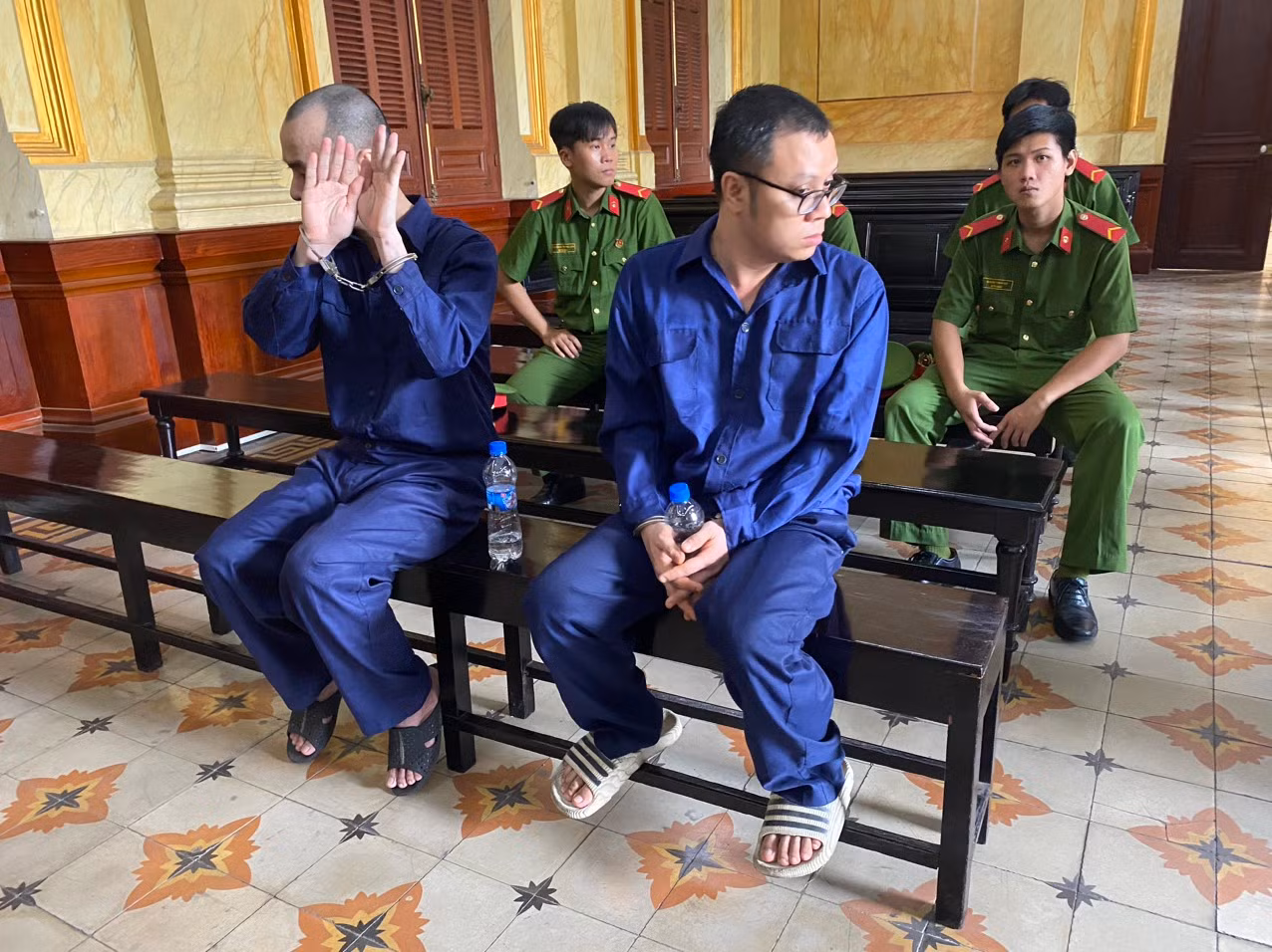 Chuyên gia trang điểm lãnh án vì môi giới cho hotgirl, hoa khôi đi “sex tour” -0