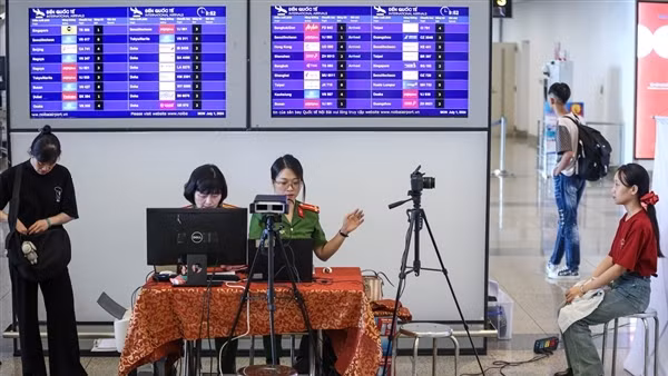 Ngày đầu thu thập sinh trắc học cho Công dân Việt Nam tại sân bay