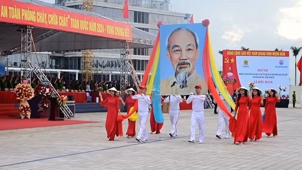 Khai mạc vòng chung kết Hội thi nghiệp vụ chữa cháy và cứu nạn, cứu hộ “Tổ liên gia an toàn PCCC” toàn quốc năm 2024