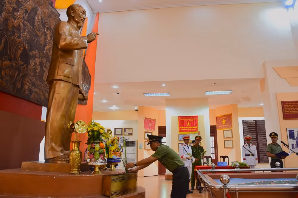 Nâng cao đạo đức cách mạng cho lực lượng Công an xã qua hoạt động “về nguồn” tại Quảng Nam -0