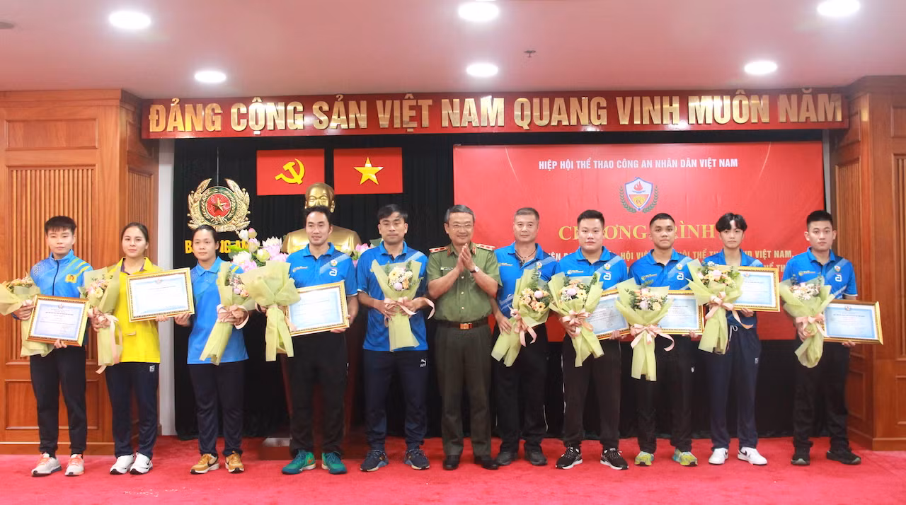 Bổ sung Uỷ viên Ban Chấp hành Hiệp hội Thể thao CAND, khen thưởng tập thể, cá nhân xuất sắc -4