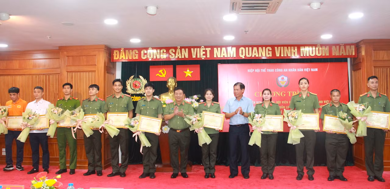 Bổ sung Uỷ viên Ban Chấp hành Hiệp hội Thể thao CAND, khen thưởng tập thể, cá nhân xuất sắc -1