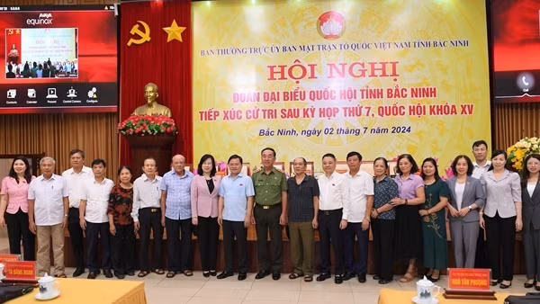 Đoàn đại biểu Quốc hội tỉnh Bắc Ninh tiếp xúc cử tri sau Kỳ họp thứ 7