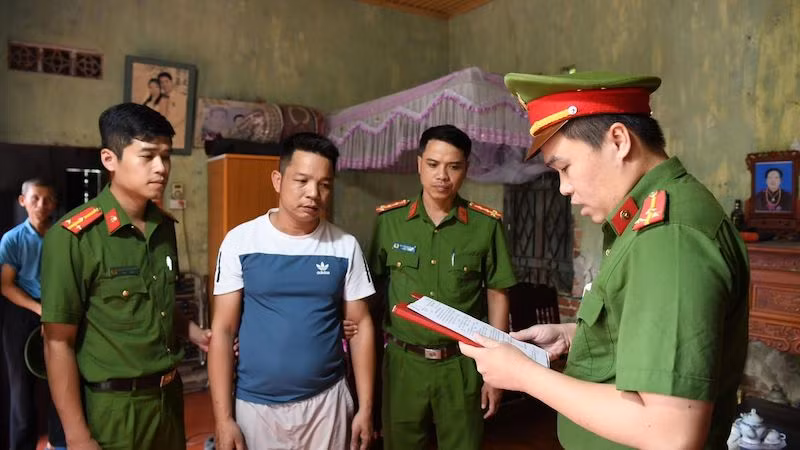 Bắt tam giam gã ban trai gây thương tích cho cháu bé 11 tuổi -0