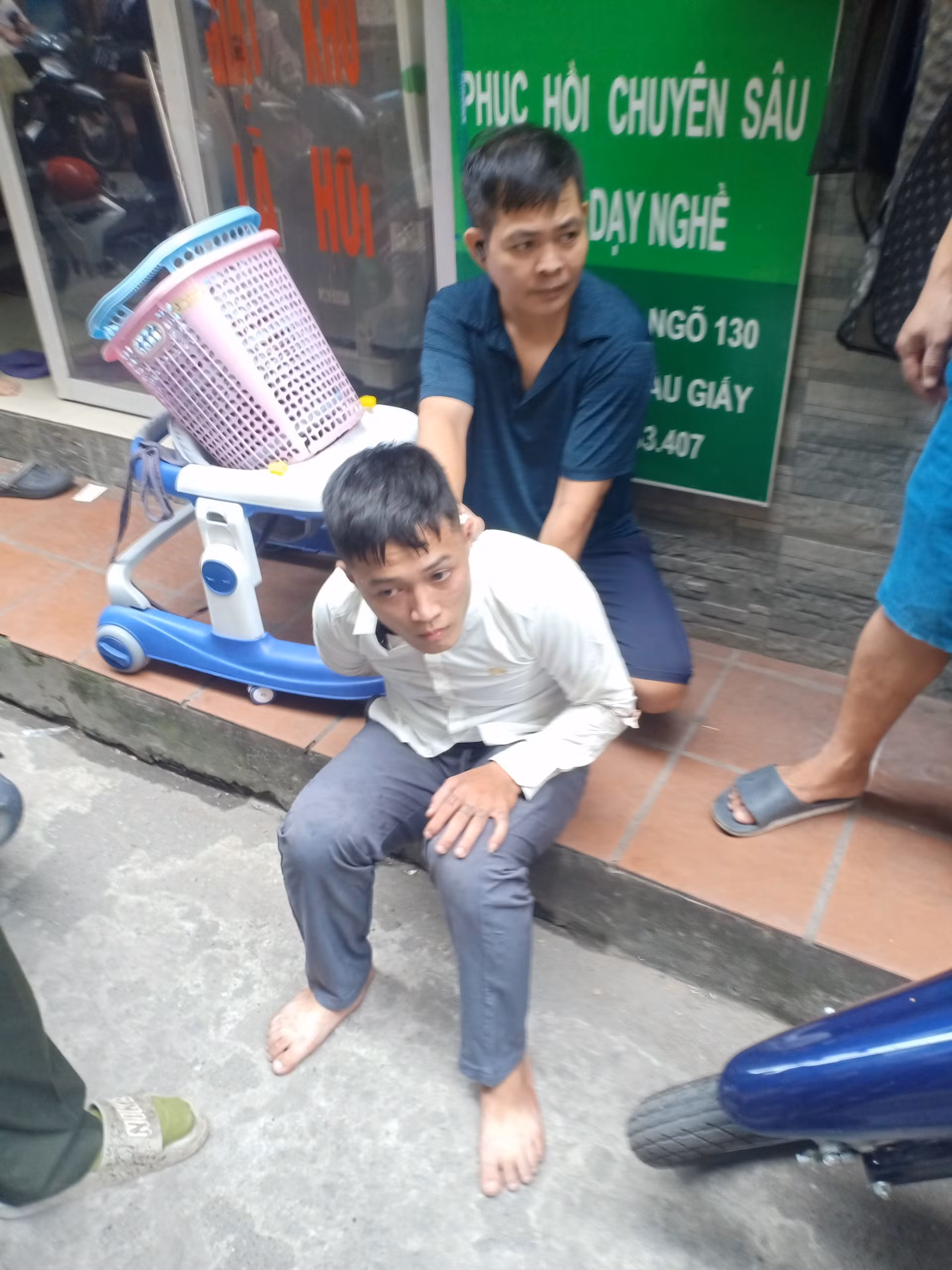 Công an phường phối hơp lực lượng bảo vệ ANTT cơ sở bắt ổ nhóm 