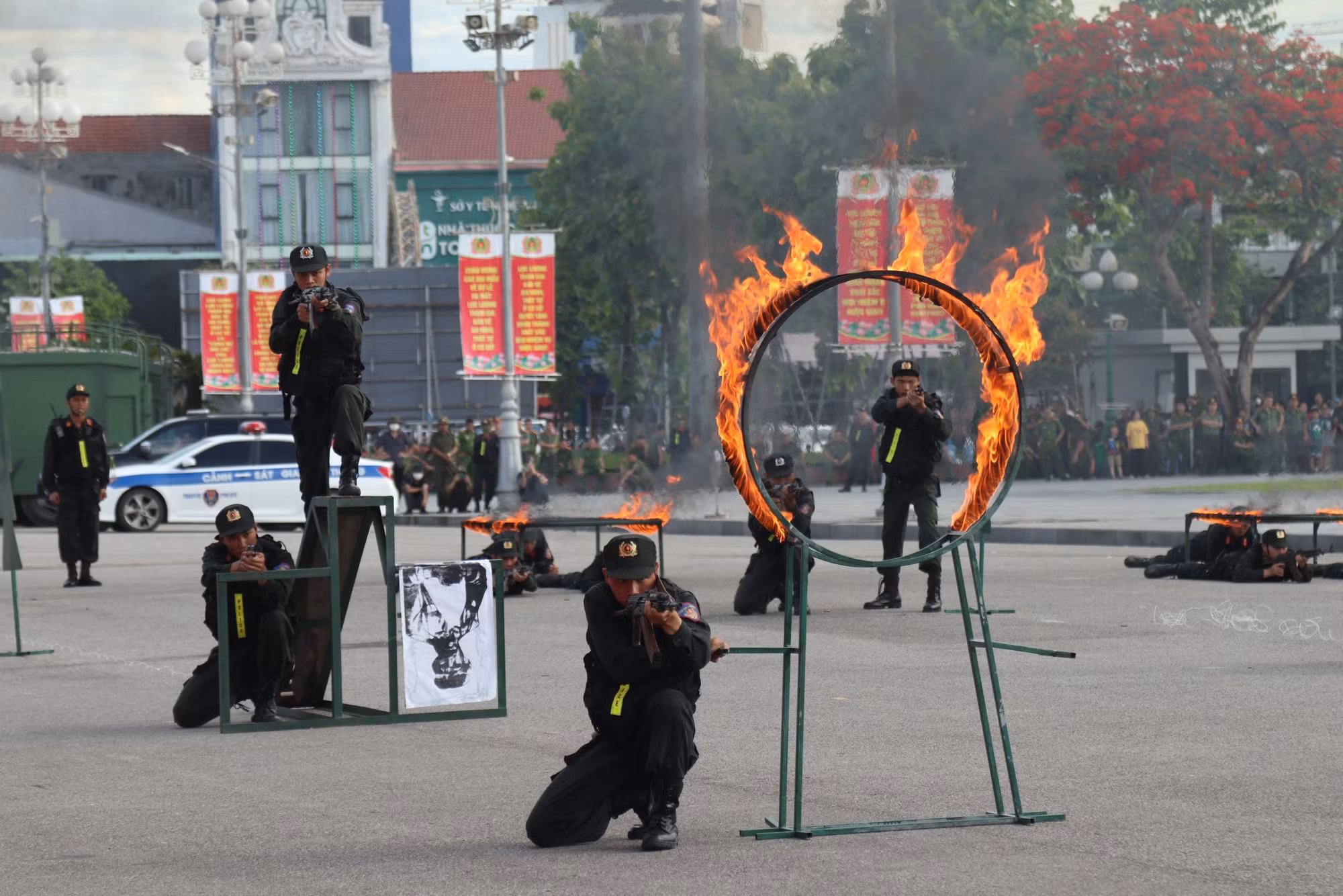 Bộ trưởng Lương Tam Quang: Lực lượng tham gia bảo vệ an ninh, trật tự ở cơ sở phải nỗ lực hết mình, khắc phục khó khăn để hoàn thành xuất sắc mọi nhiệm vụ -0