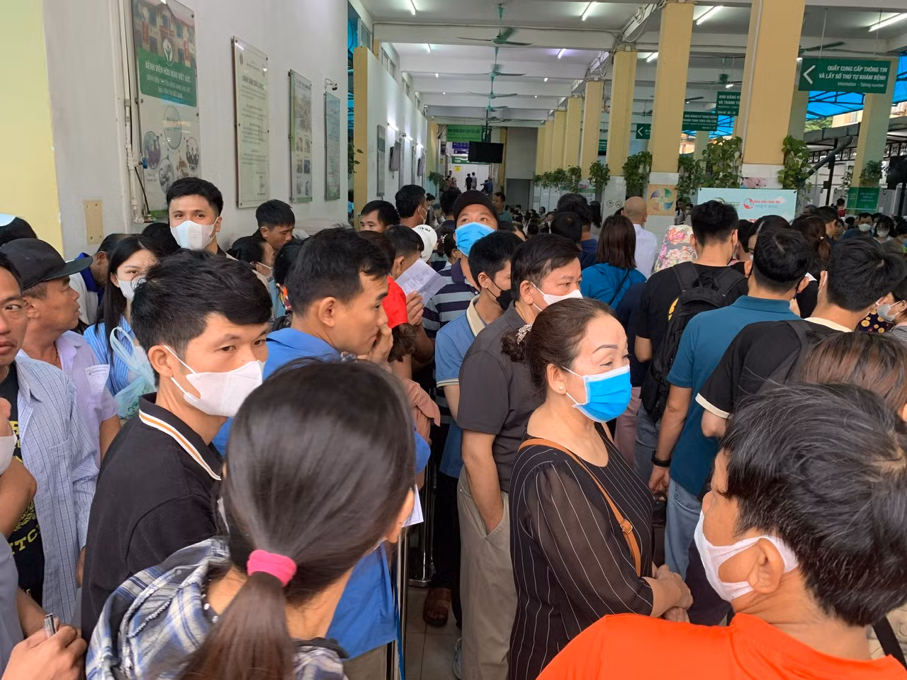 Người dân khám chữa bệnh BHYT theo mức lương mới được thanh toán ra sao? -0