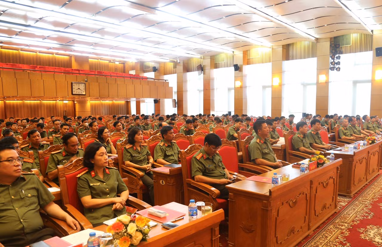 Bồi dưỡng nghiệp vụ cho đội ngũ cán bộ chi huy lực lượng viễn thông và cơ yếu CAND trong toàn quốc -0