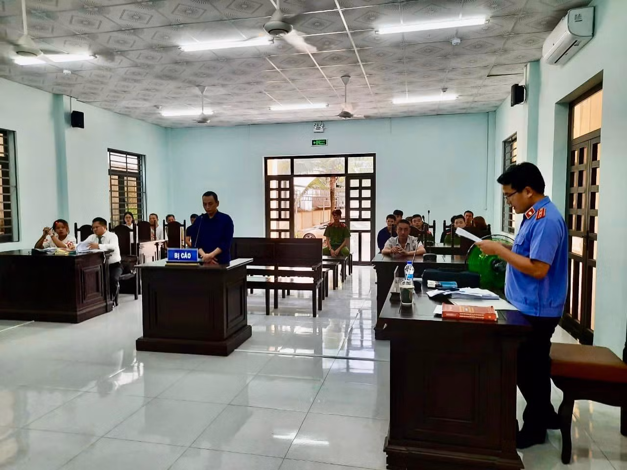 Sau khi nhậu lái xe ô tô gây tai nạn chết người rồi bỏ trốn -0