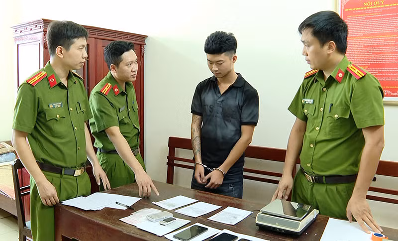 Bắt giữ 2 đối tượng tàng trữ, mua bán trái phép chất ma túy -0