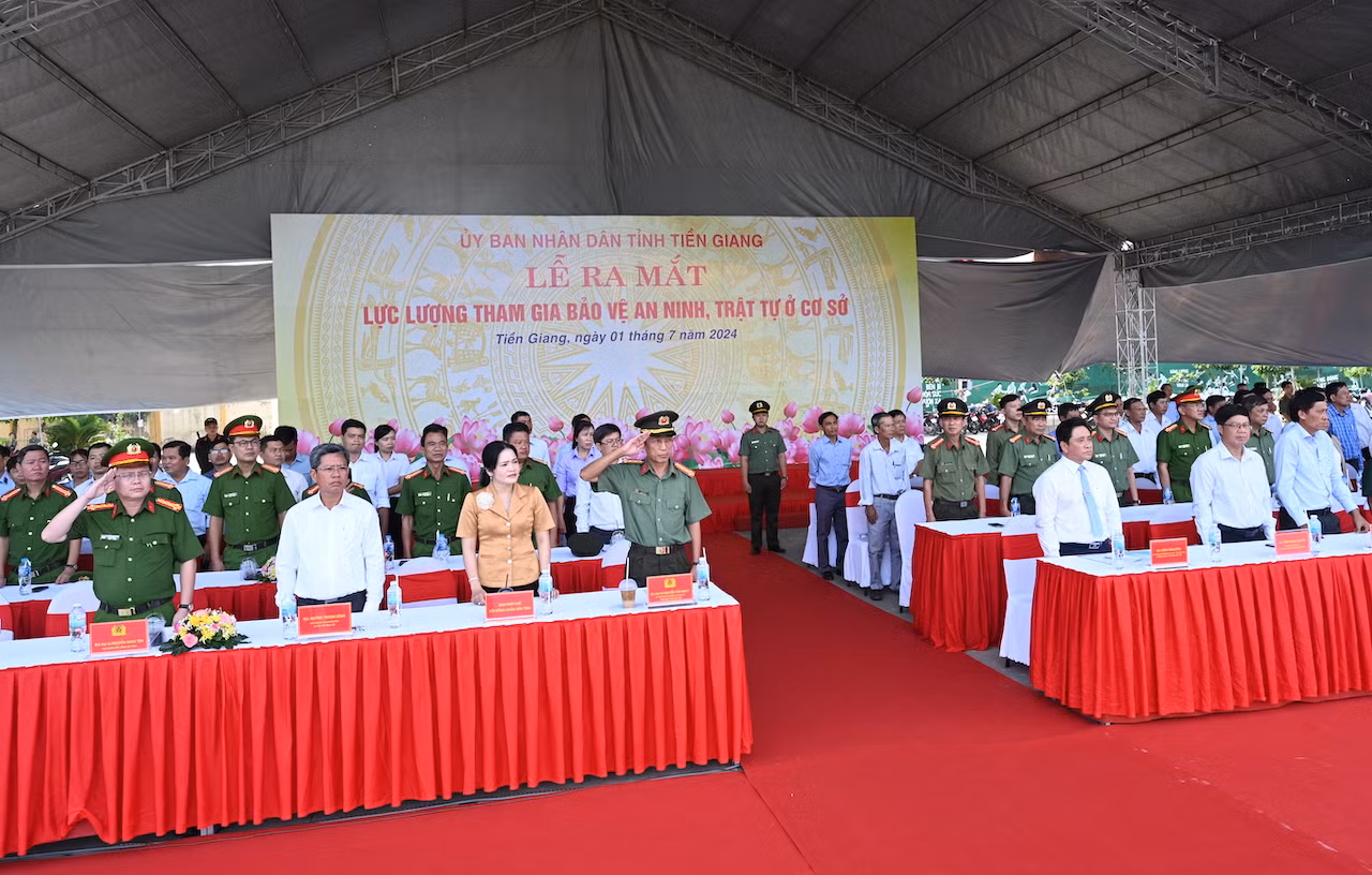 Các tỉnh miền Tây ra mắt lực lượng tham gia bảo vệ ANTT ở cơ sở -0