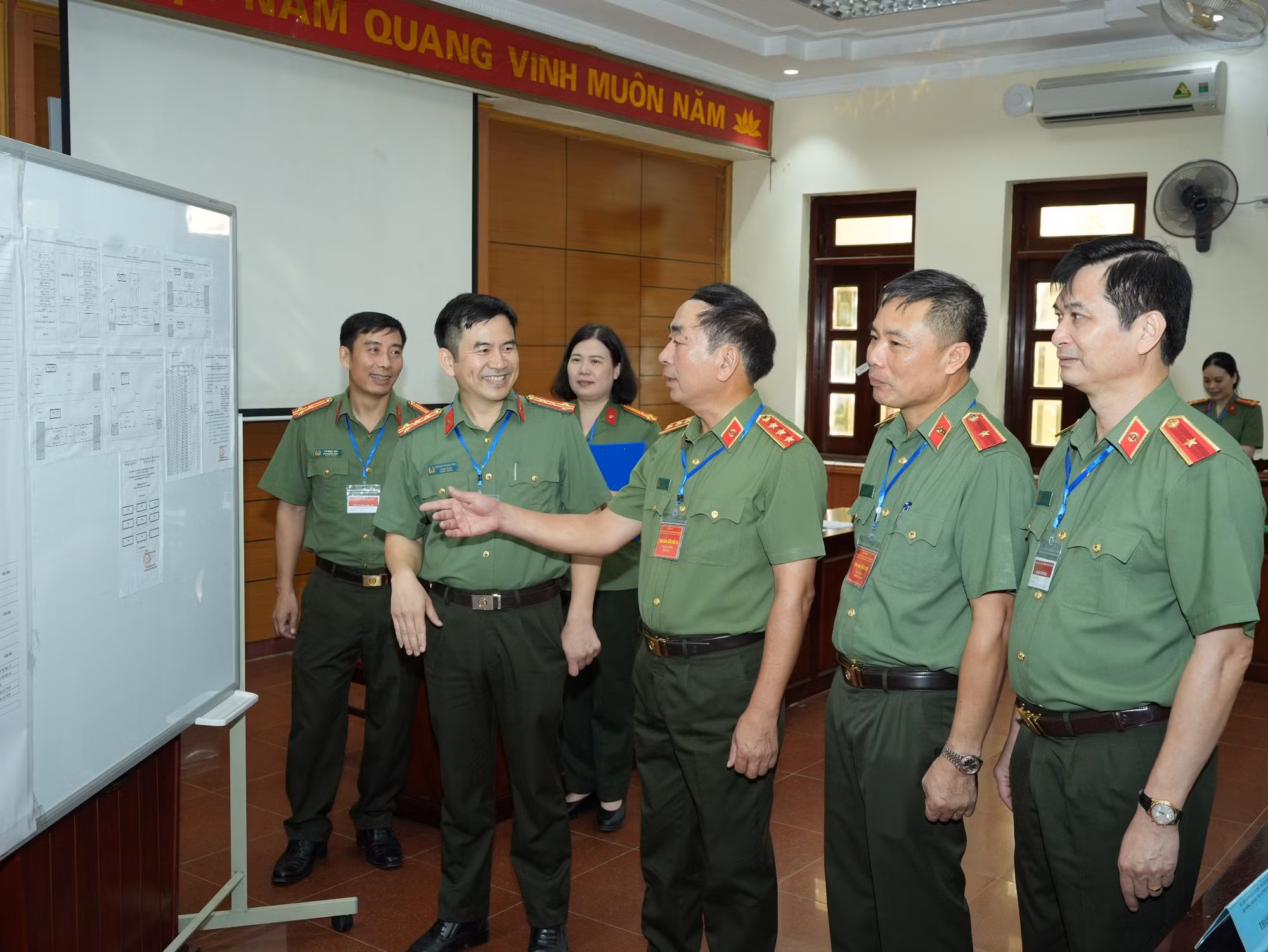 Thứ trưởng Trần Quốc Tỏ kiểm tra công tác tổ chức Kỳ thi đánh giá của Bộ Công an năm 2024 -0