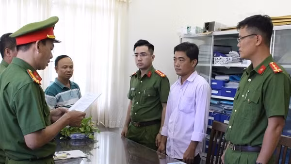 Nam kế toán tham ô tiền tỷ