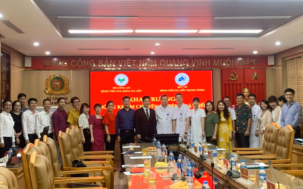 Khai trương phòng khám chuyên đề nhằm nâng cao hiệu quả khám, điều trị bệnh vảy nến tại Bệnh viện 19-8 -1