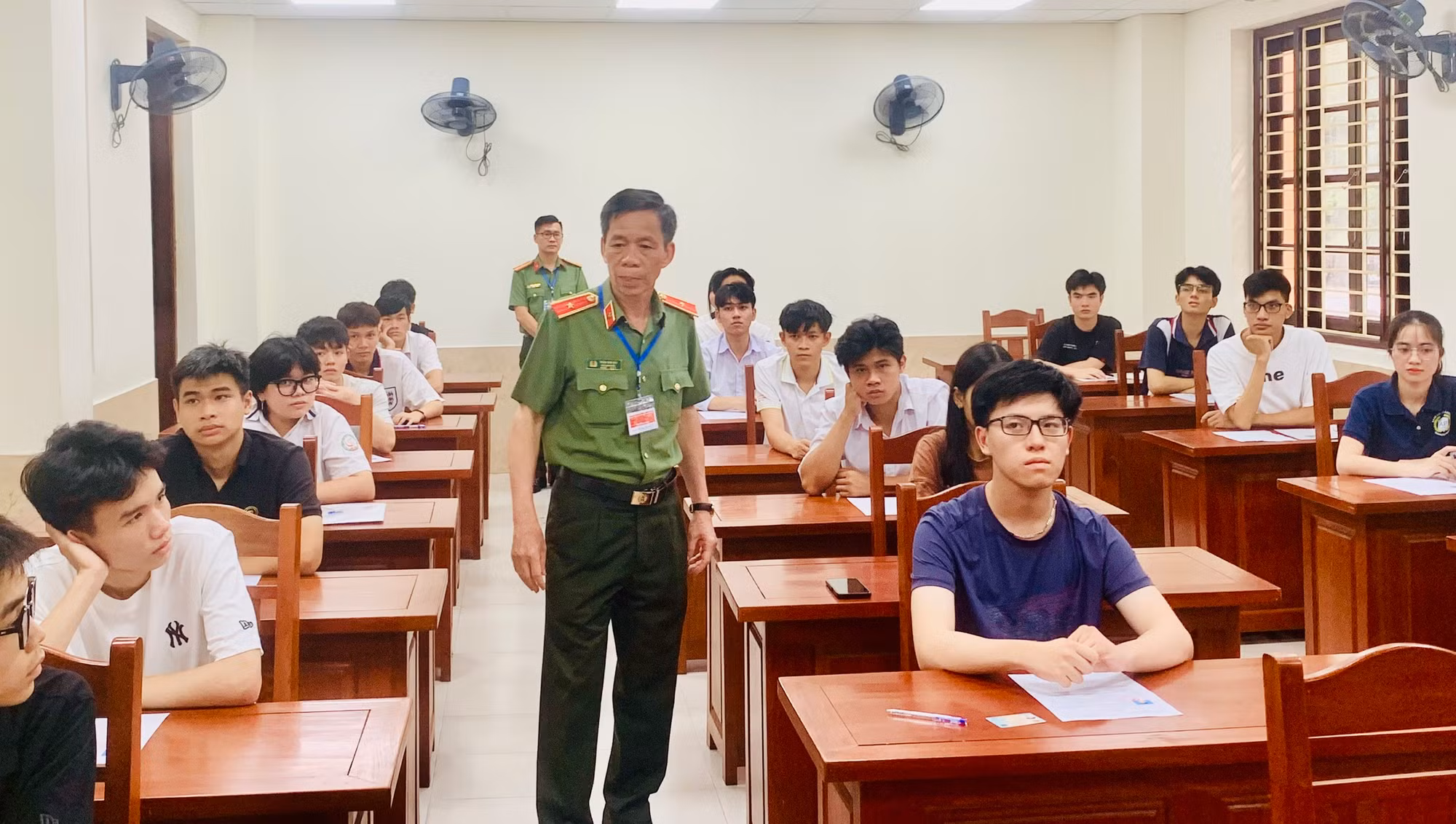Chủ động ngăn ngừa việc sử dụng các thiết bị công nghệ cao để gian lận thi từ sớm, từ xa -0
