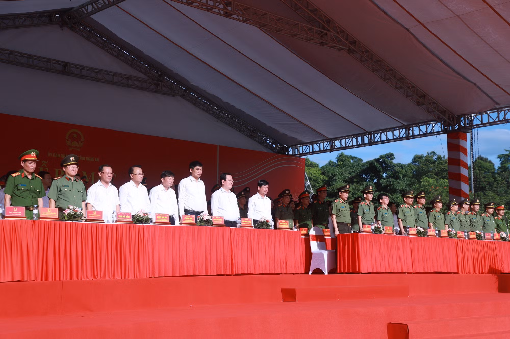Bộ trưởng Lương Tam Quang: Lực lượng tham gia bảo vệ an ninh, trật tự ở cơ sở phải nỗ lực hết mình, khắc phục khó khăn để hoàn thành xuất sắc mọi nhiệm vụ -0