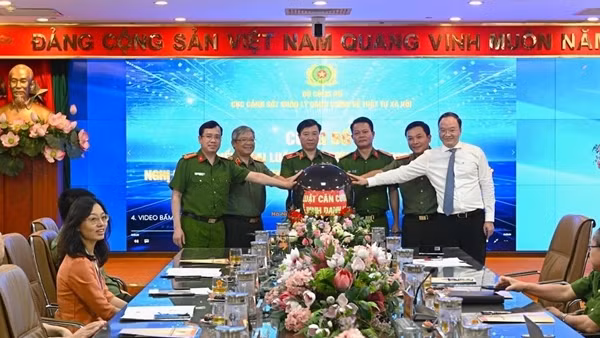 Vietcombank là ngân hàng đầu tiên khai thác Dịch vụ xác thực điện tử của Bộ Công an