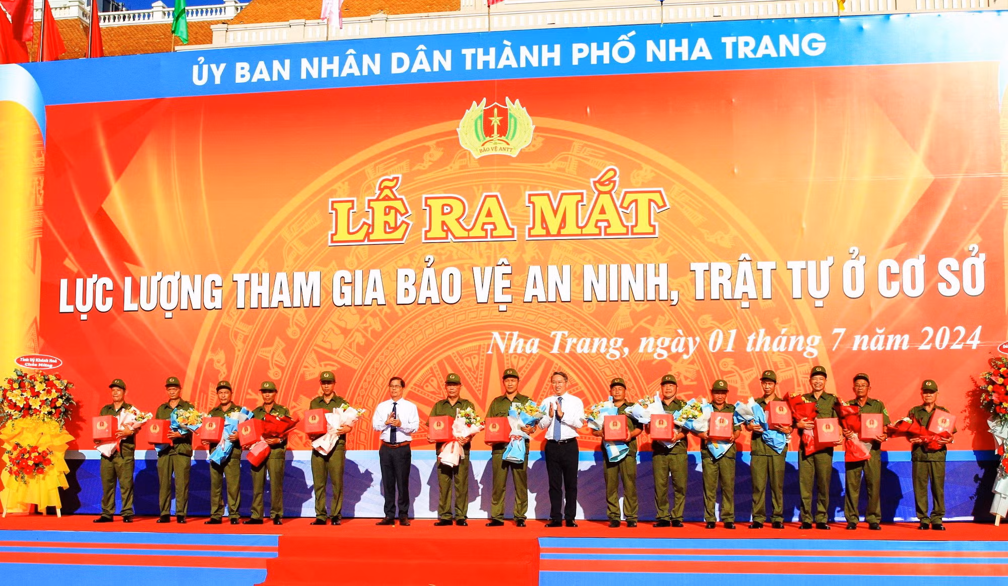 Phó Thủ tướng Chính phủ Trần Lưu Quang dự lễ ra mắt Lực lượng TGBV ANTT ở cơ sở tại Khánh Hòa -0