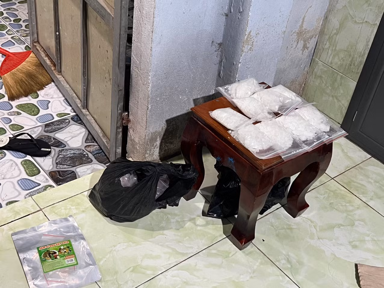 tang vật công an thu giữ (4).jpg -0