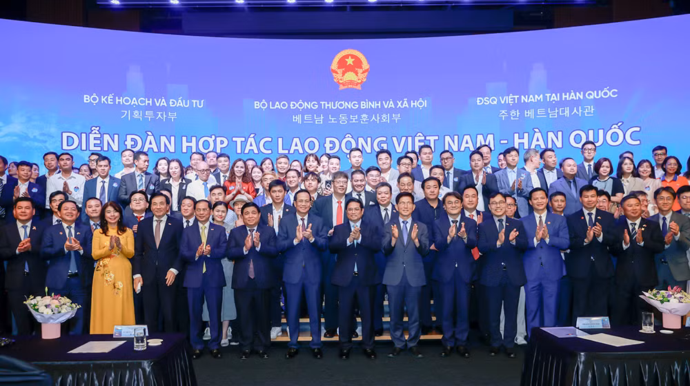 Thủ tướng: Tạo thuận lợi nhất cho người lao động, nâng tầm hợp tác lao động Việt Nam-Hàn Quốc -0