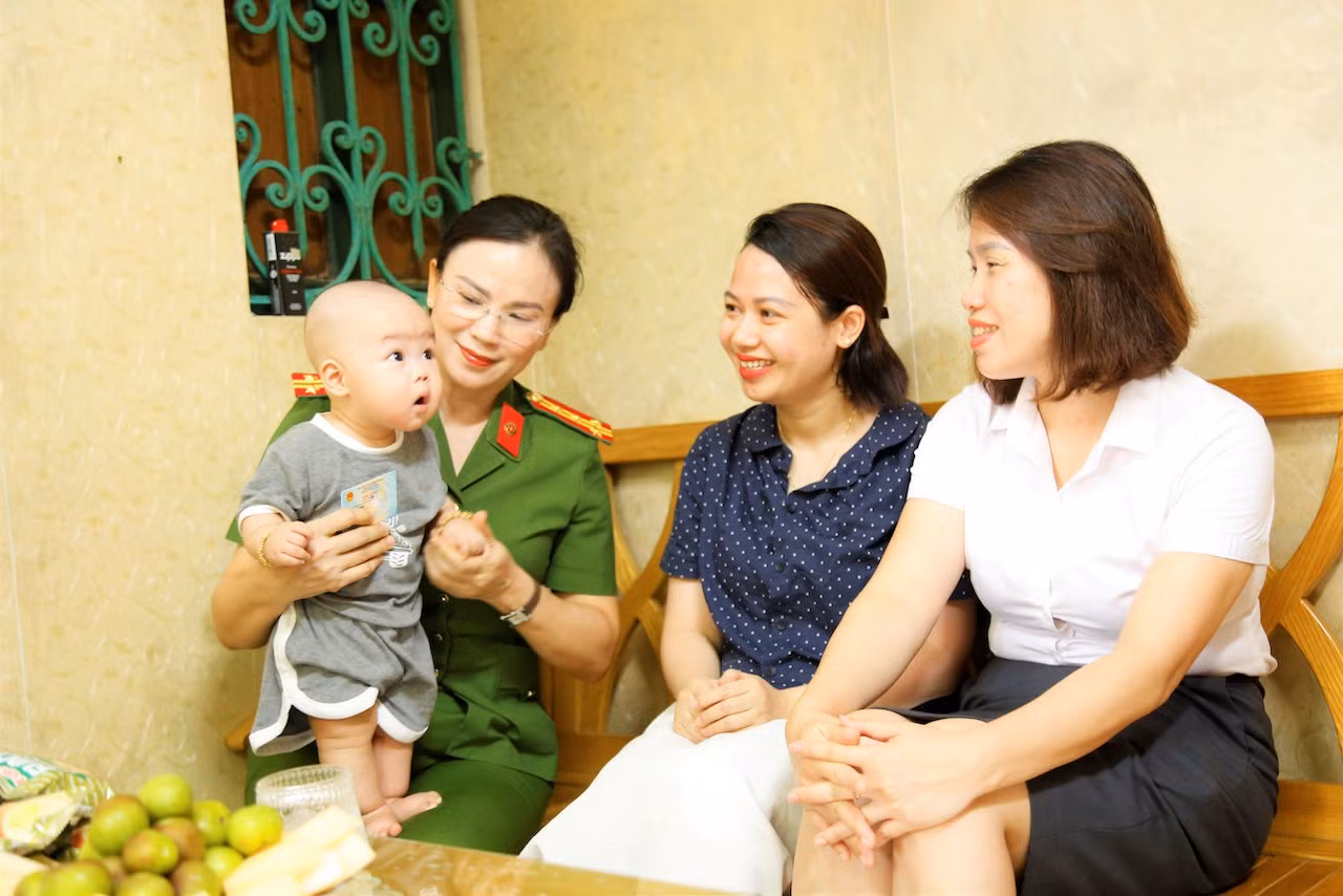 Công an tỉnh- Bưu điện tỉnh Nam Định trao căn cước tận tay công dân -0