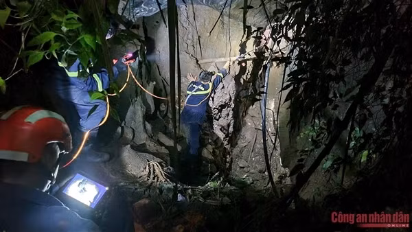 Công an Bắc Kạn chạy đua thời gian, giải cứu thành công 2 người bị mắc kẹt do sập hầm