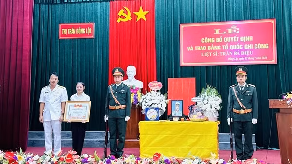 Trao Bằng Tổ quốc ghi công 3 liệt sĩ hy sinh ở Trường Sa