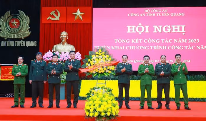 Quyết tâm xây dựng lực lượng Công an Tuyên Quang thật sự trong sạch, vững mạnh -0