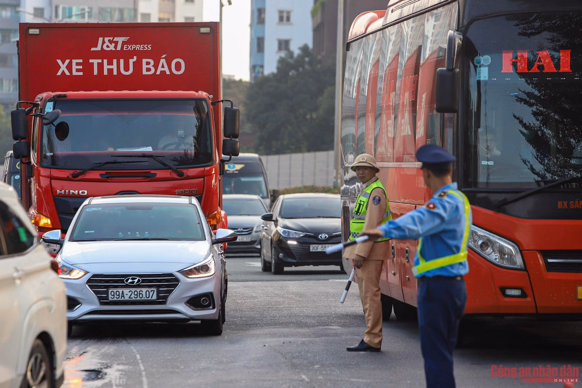Kết thúc nghỉ Tết, cửa ngõ phía Nam Thủ đô đông nghịt người và xe -2