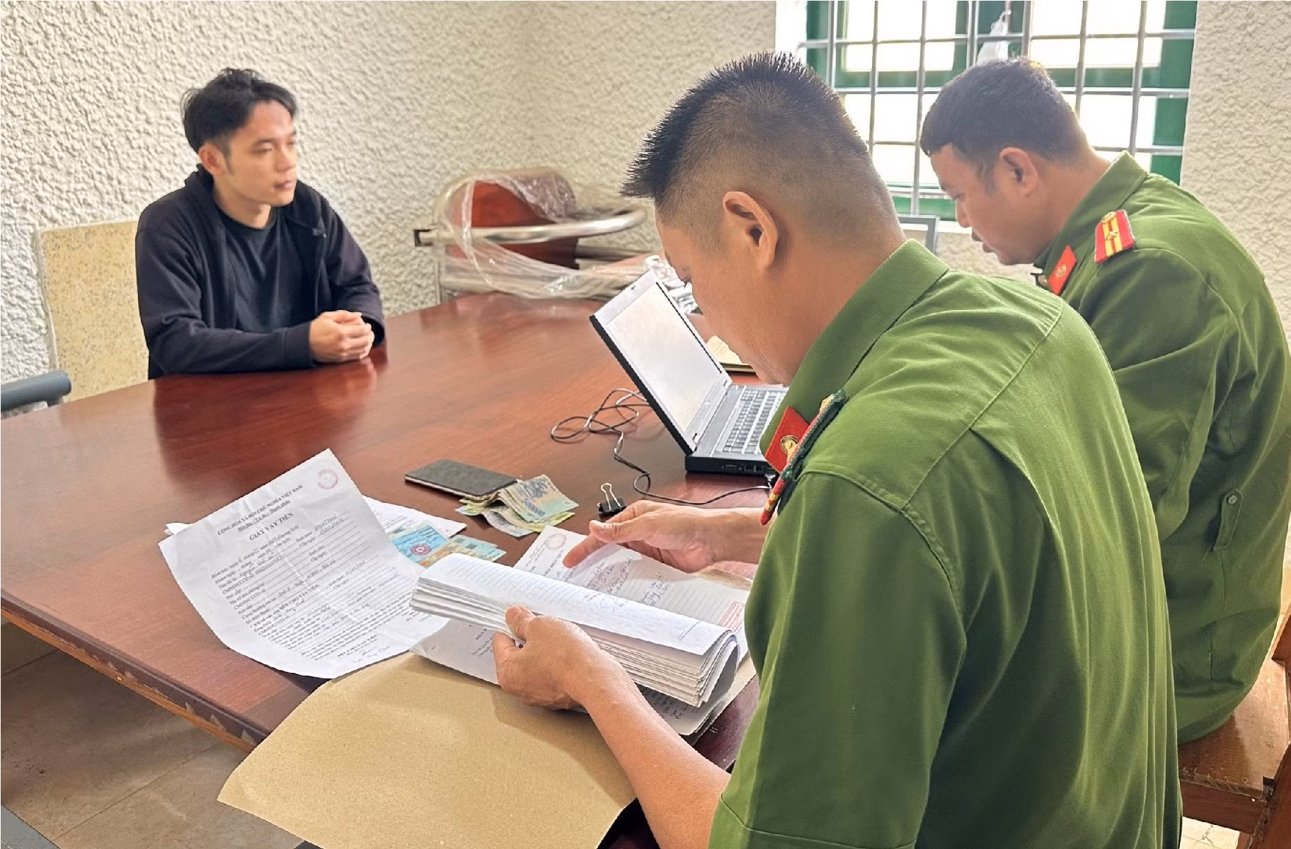 Bắt đối tượng chuyên cho học sinh vay nặng lãi lên đến 547% -0