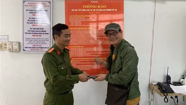 Du khách nước ngoài viết thư cảm ơn Công an Đà Nẵng giúp tìm lại tài sản bị mất -0