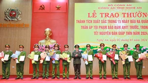 Công an tỉnh Nghệ An khen thưởng&nbsp;các đơn vị có&nbsp;thành tích xuất sắc