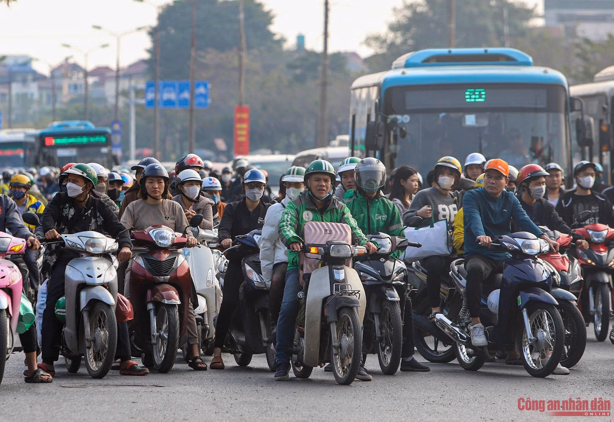 Kết thúc nghỉ Tết, cửa ngõ phía Nam Thủ đô đông nghịt người và xe -7