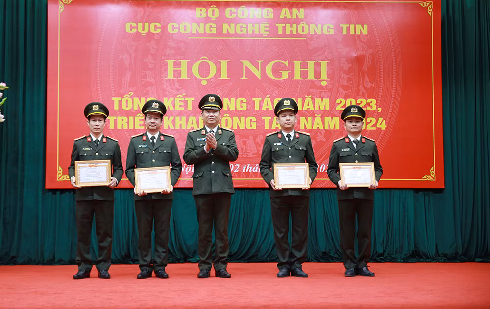 Đẩy mạnh áp dụng công nghệ thông tin vào các mặt công tác Công an -0