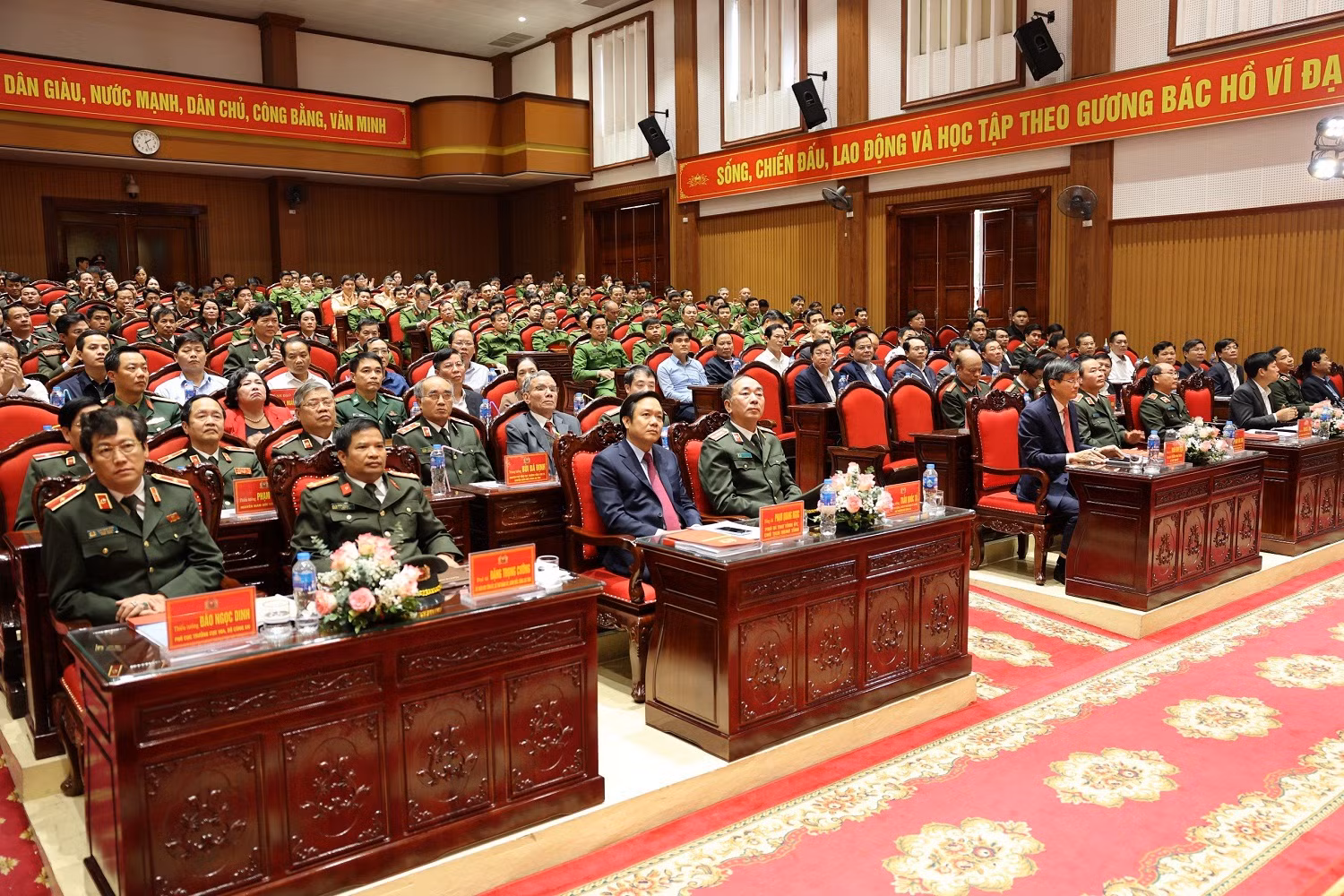 Công an Ninh Bình tiếp tục có những bước đi vững chắc, hiệu quả rõ nét trên các mặt công tác -0