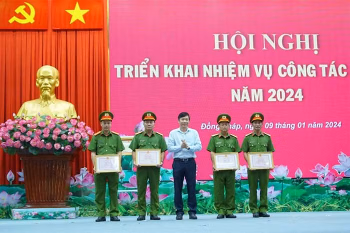 Công an các đơn vị, địa phương triển khai công tác năm 2024 -0