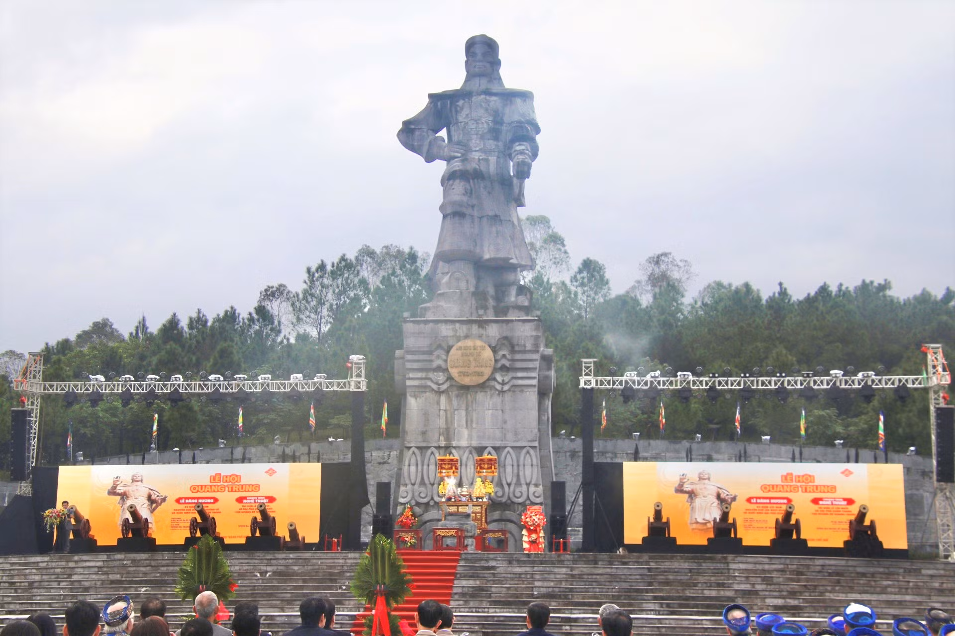 Thừa Thiên Huế kỷ niệm 235 năm Nguyễn Huệ lên ngôi Hoàng đế -0