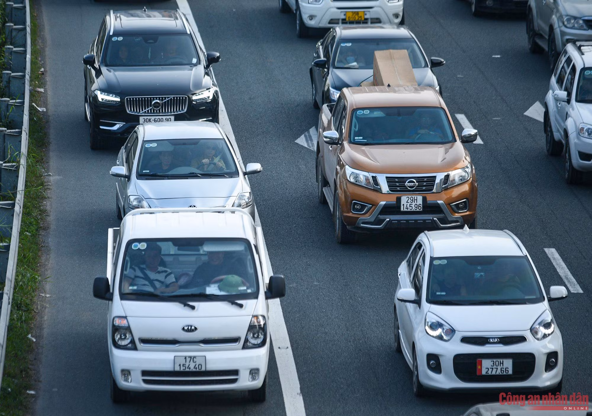 Kết thúc nghỉ Tết, cửa ngõ phía Nam Thủ đô đông nghịt người và xe -3